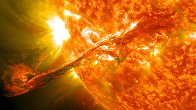 Мощнейшая вспышка за последние 5 лет произошла на Солнце 