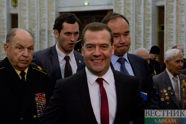 Медведев поздравил аграриев с профессиональным праздником 