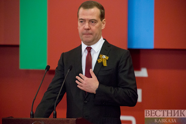 Медведев поздравил работников строительной отрасли с профессиональным праздником