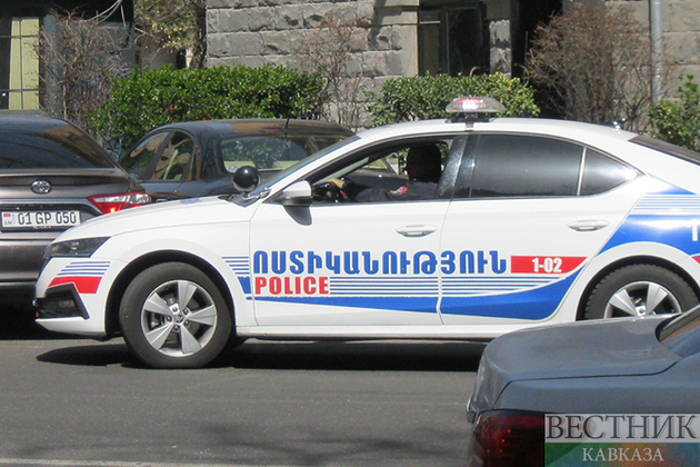 BMW врезался в столб в Ереване: водитель погиб