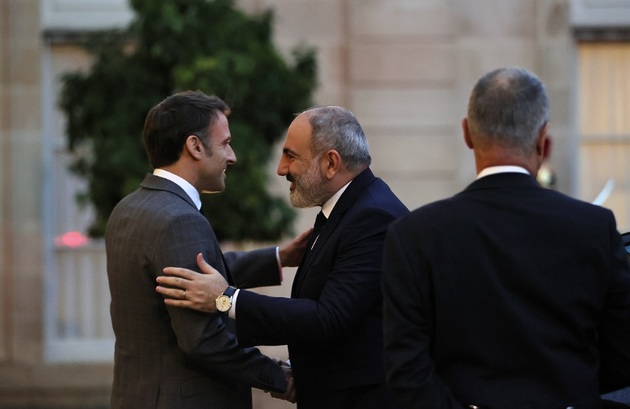 Президент Франции Эммануэль Макрон и премьер-министр Армении Никол Пашинян