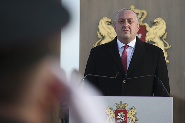 Маргвелашвили показал двухлетнему сыну Авлабарскую резиденцию президента