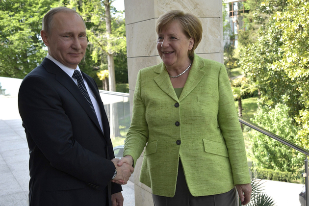 Путин и Меркель обсудили по телефону Сирию и транзит российского газа через Украину 