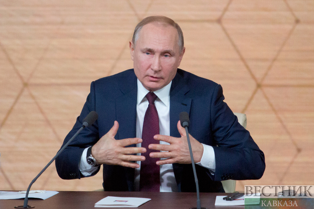 Путин посетил в Москве выставку "Дербент, Дагестан, Россия"