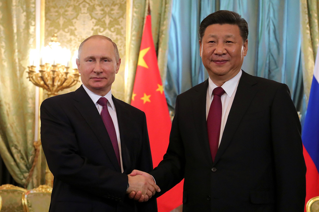 Путин и Си Цзиньпин испекли блинов и выпили водки 