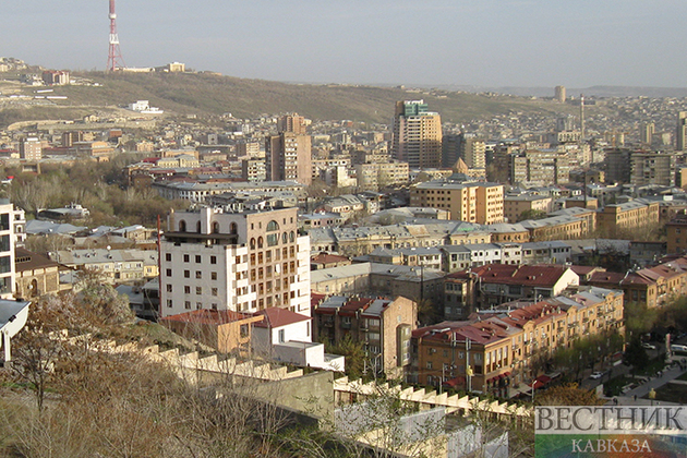 В Ереване наступил "день тишины"