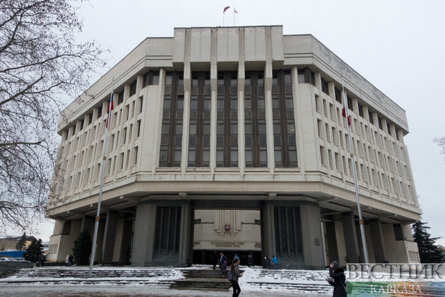 Два крымских чиновника уволены из-за утраты доверия