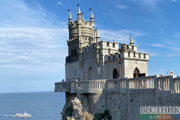 Власти Крыма принимают реконструированное "Ласточкино гнездо"