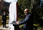 Пашинян открыл армянский хачкар в Гааге