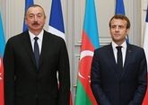 Ильхам Алиев обсудил с Эммануэлем Макроном вопрос открытия Лачинской дороги