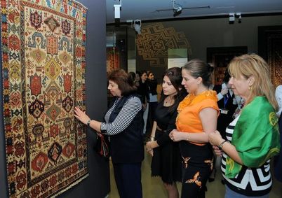 Фонд Гейдара Алиева вернул в Азербайджан исторические ковры 