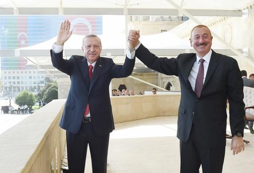 Ильхам Алиев, Реджеп Тайип Эрдоган и Мехрибан Алиева приняли участие в параде в честь столетия освобождения Баку (ВИДЕО)