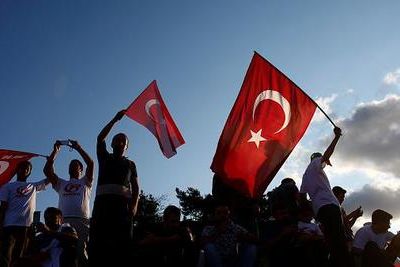 В годовщину попытки госпереворота турки ждут уступок от США