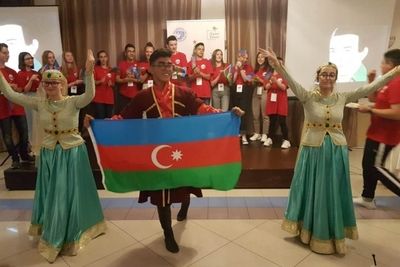 Азербайджанские школьники представили страну в рамках проекта &quot;Здравствуй, Россия!&quot; в Санкт-Петербурге