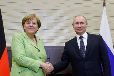 Меркель поздравила Путина с 75-летием Великой Победы