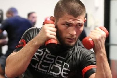UFC признал &quot;треугольник&quot; Нурмагомедова лучшим болевым приемом 2020 года (ВИДЕО)