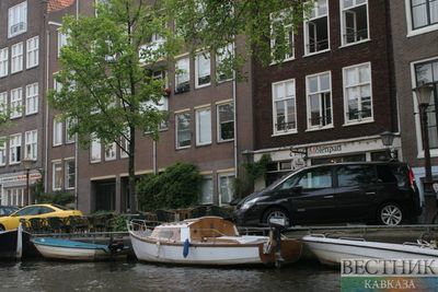 В Амстердаме обвалилась набережная одного из каналов