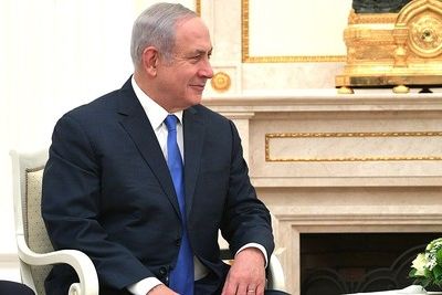 Нетаньяху показал праздничный символ нормализации отношений Израиля с ОАЭ (ФОТО)