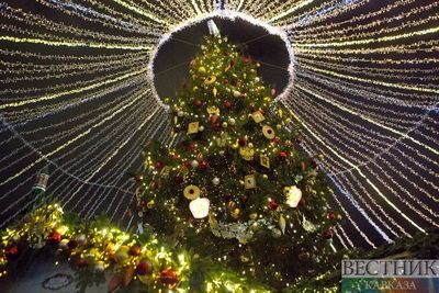 В Москве начали демонтировать новогодние украшения