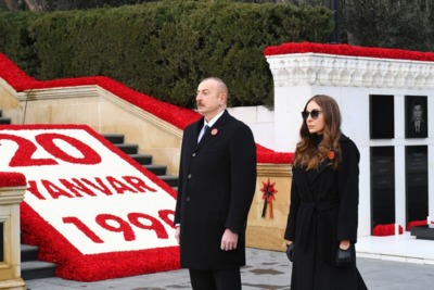 Ильхам Алиев и Мехрибан Алиева почтили память жертв &quot;Черного января&quot; (ФОТО/ВИДЕО)