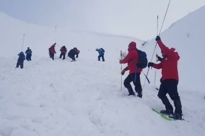 Грузинские спасатели нашли мертвым лыжника, попавшего под лавину