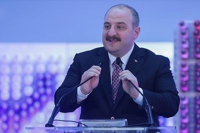 Турецкий министр испытал на себе национальную вакцину от коронавируса