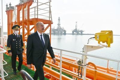 Ильхам Алиев принял в эксплуатацию нефтеналивной танкер &quot;Кяльбаджар&quot; (ФОТО/ВИДЕО)