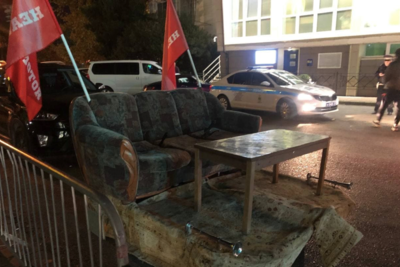 Водителя дивана оштрафовали в Сочи