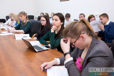 Свахи в Узбекистане мешают студенткам учиться