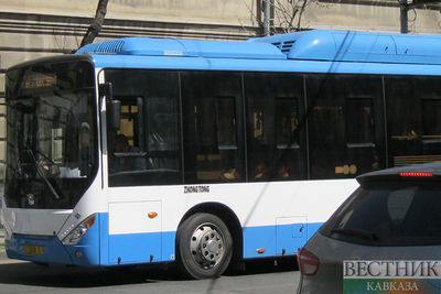 Пассажир едва не зарезал водителя автобуса из-за курения в Ереване