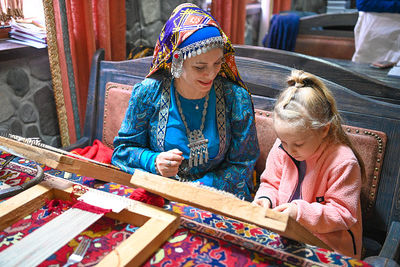 Дагестанские костюмы и ковры показывают на курорте &quot;Роза Хутор&quot;