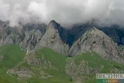 Северная Осетия на майские праздники: ущелья, горы и наскальная крепость 